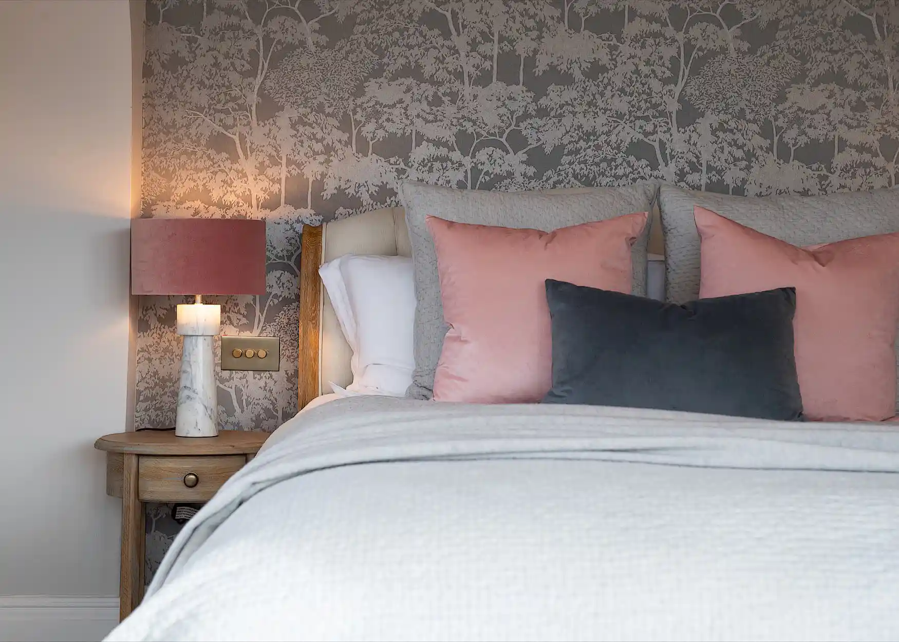 10_bedroom-woodland-wallpaper